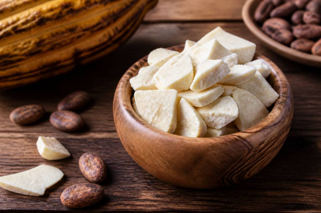 Cacao blanc : origines, saveurs et utilisations en cocktails
