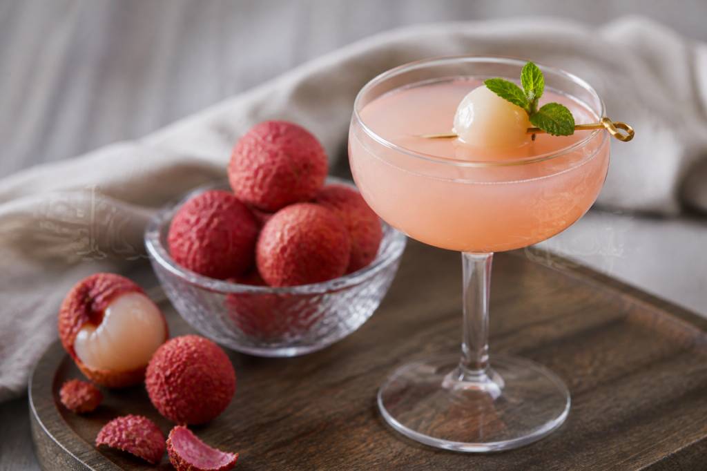 Alcool litchi : idées de cocktails, recettes et conseils pour le déguster