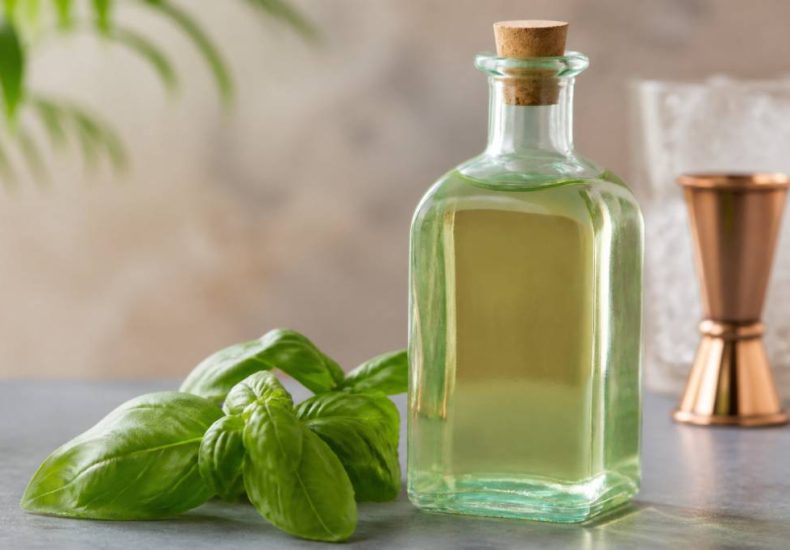 Liqueur de basilic maison : la recette facile pour sublimer vos cocktails
