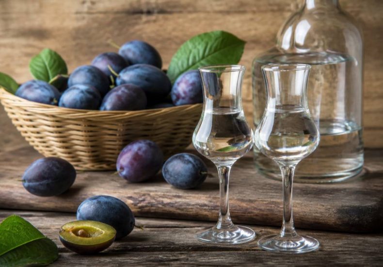 Quetsch alcool : tout savoir sur cette eau-de-vie de prune traditionnelle