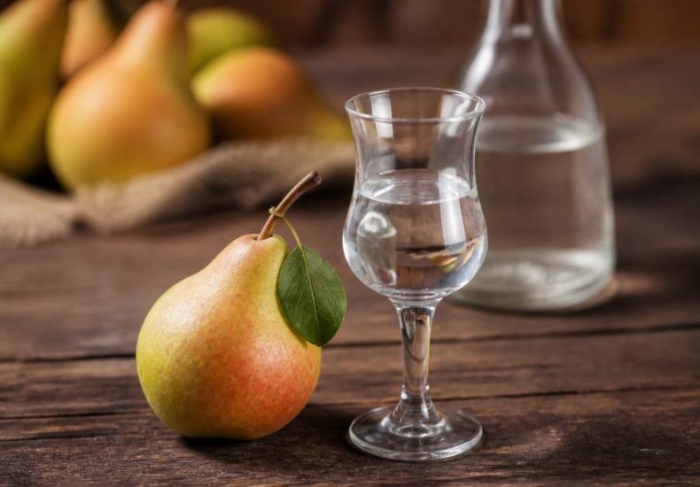 Eau de vie de poire degré alcool : tout savoir sur le titrage