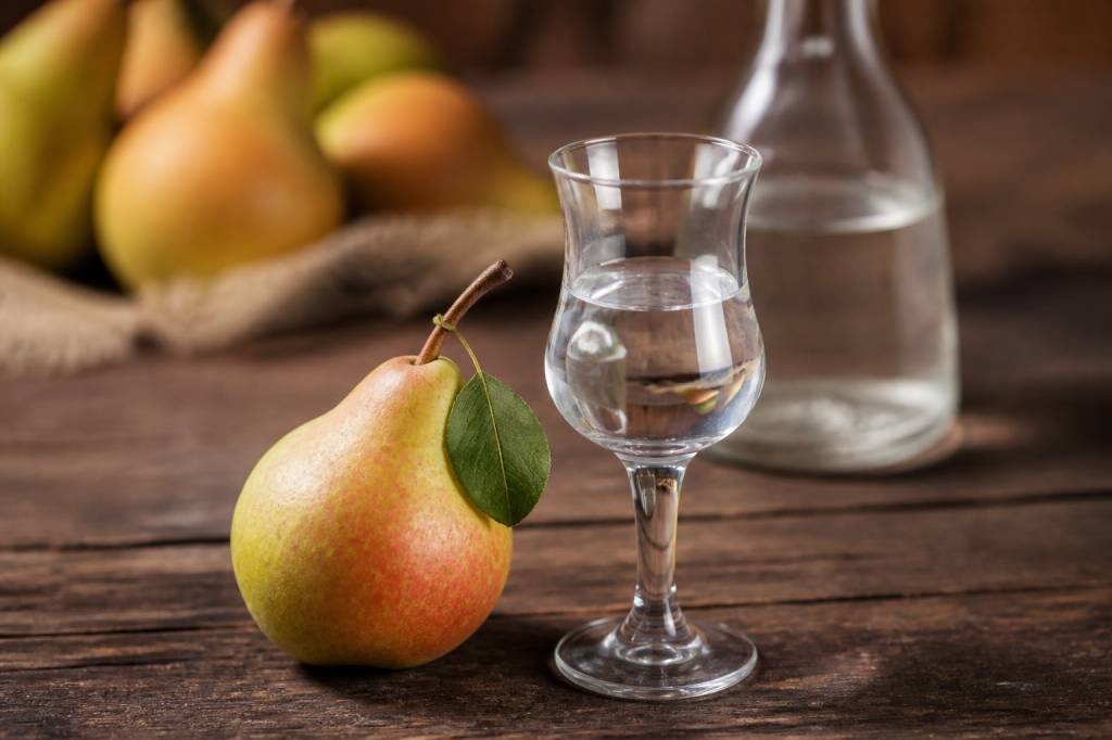 Eau de vie de poire degré alcool : tout savoir sur le titrage