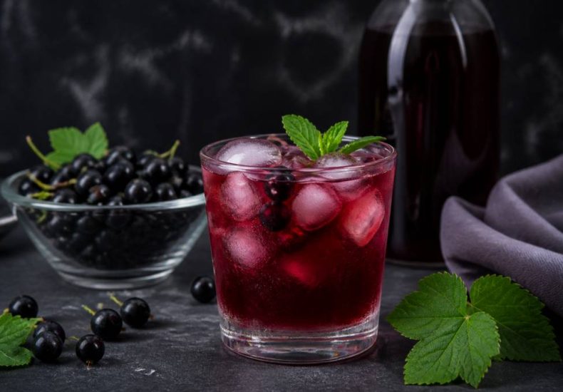 Cassis boisson : idées, recettes et usages en cocktail maison