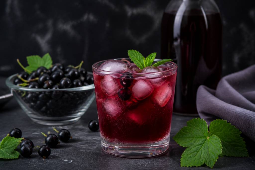 Cassis boisson : idées, recettes et usages en cocktail maison