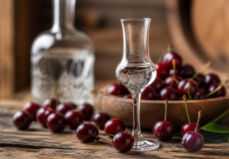 Eau de vie de cerise : guide pour la déguster et la choisir