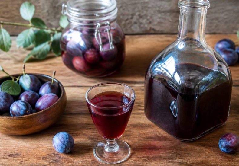 Quetsche alcool : comment préparer une liqueur de quetsche maison