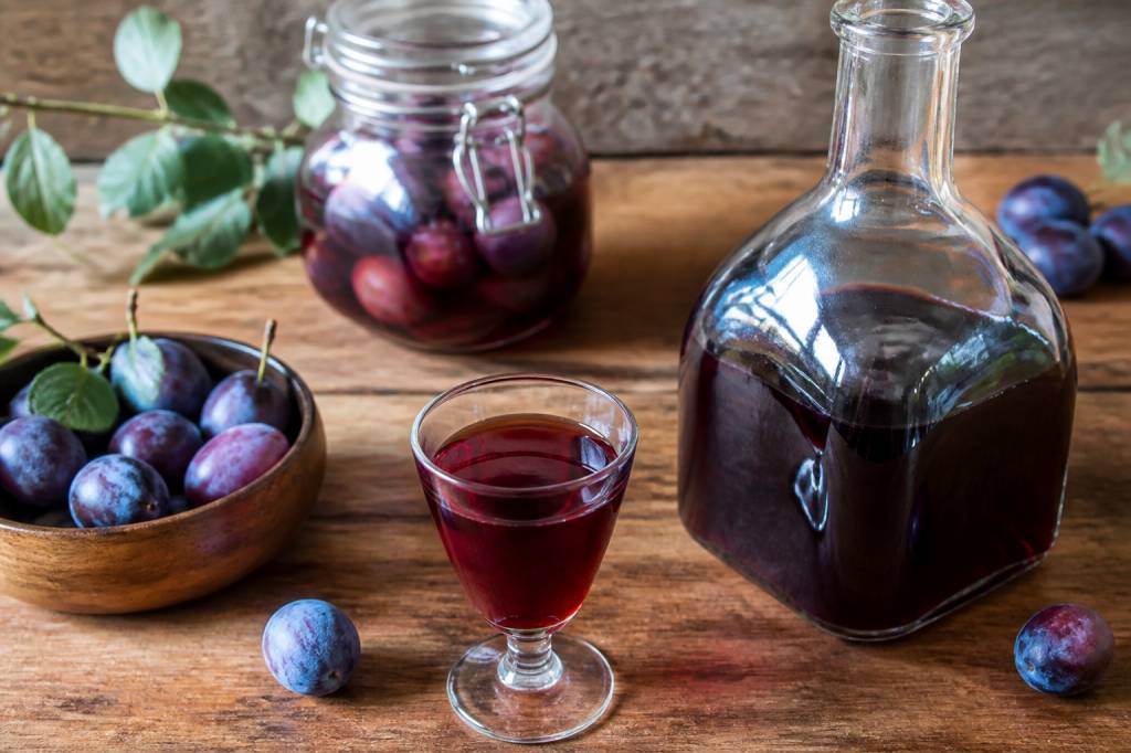 Quetsche alcool : comment préparer une liqueur de quetsche maison