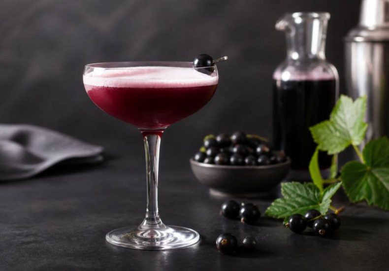 Fabricant creme de cassis : comment choisir un produit de qualité pour vos cocktails