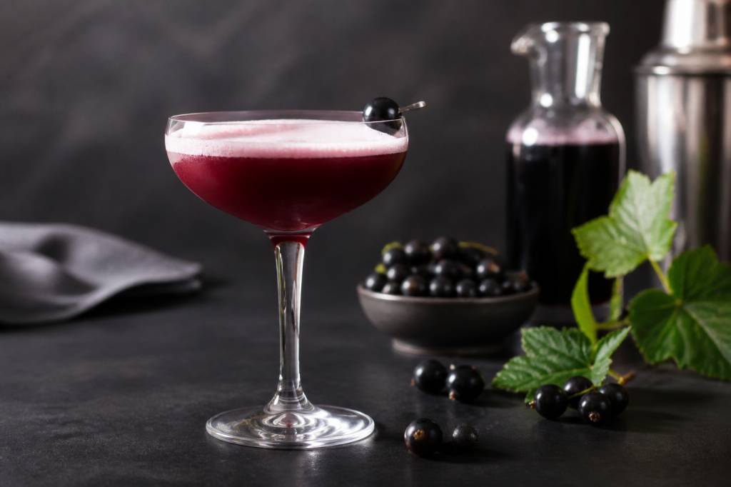 Fabricant creme de cassis : comment choisir un produit de qualité pour vos cocktails