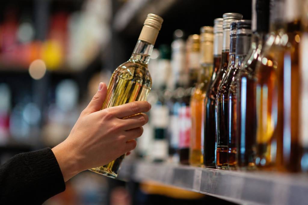 Alcool de fruit 40 pas cher : comment bien choisir une bouteille