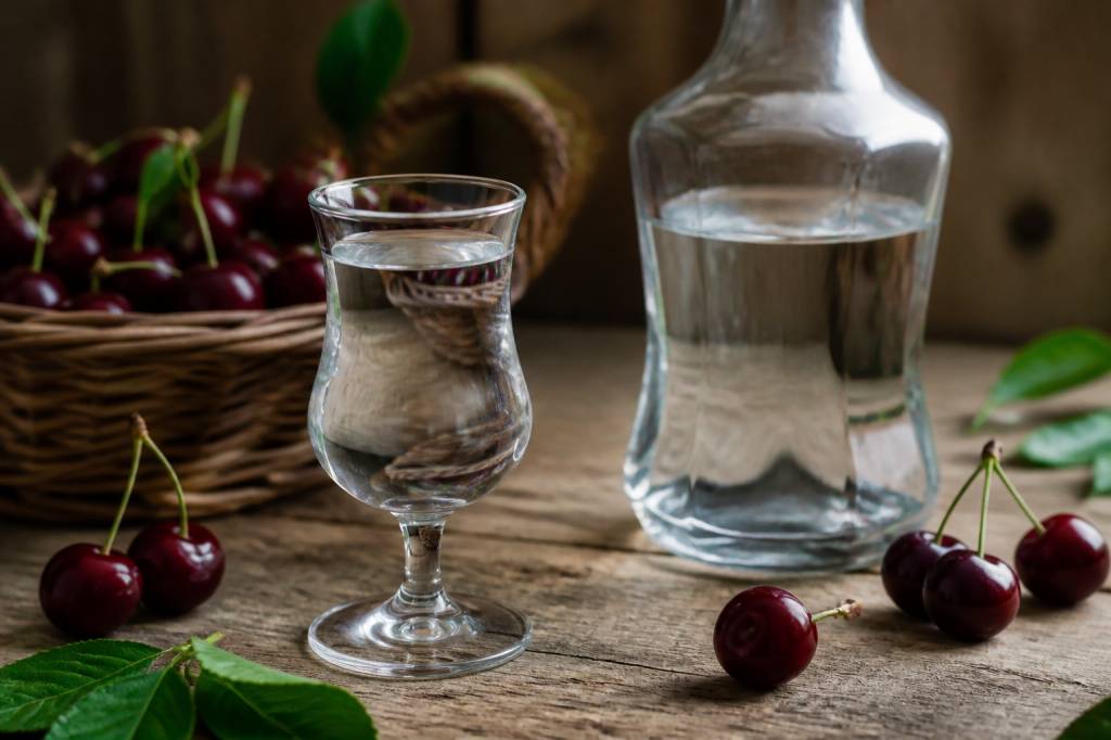 Eau de vie de cerises : comment la déguster et la choisir