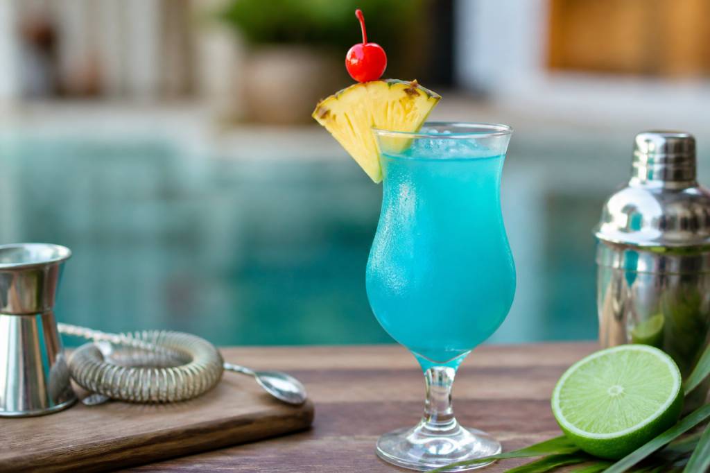 Blue lagoon cocktail : recette facile et conseils de mixologie
