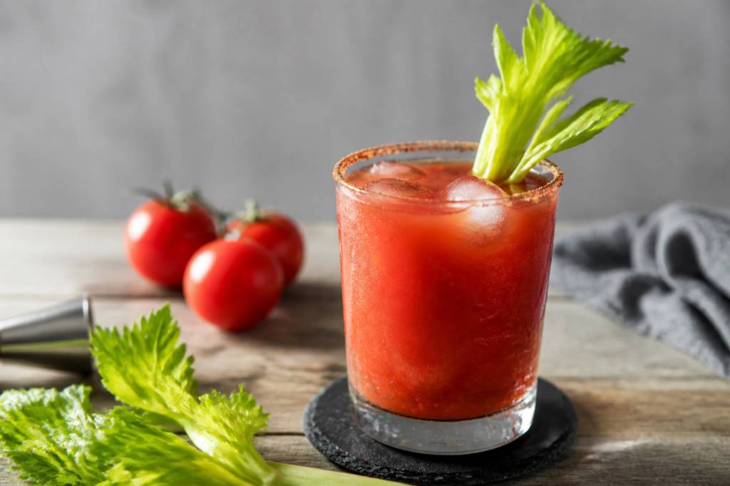 Bloody mary virgin : la recette sans alcool fraîche et épicée