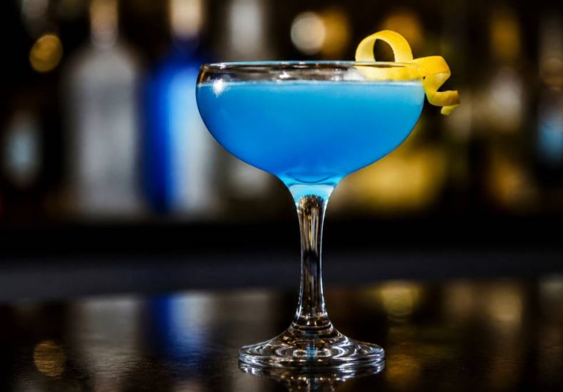 Blue Lady : recette et secrets d’un cocktail emblématique