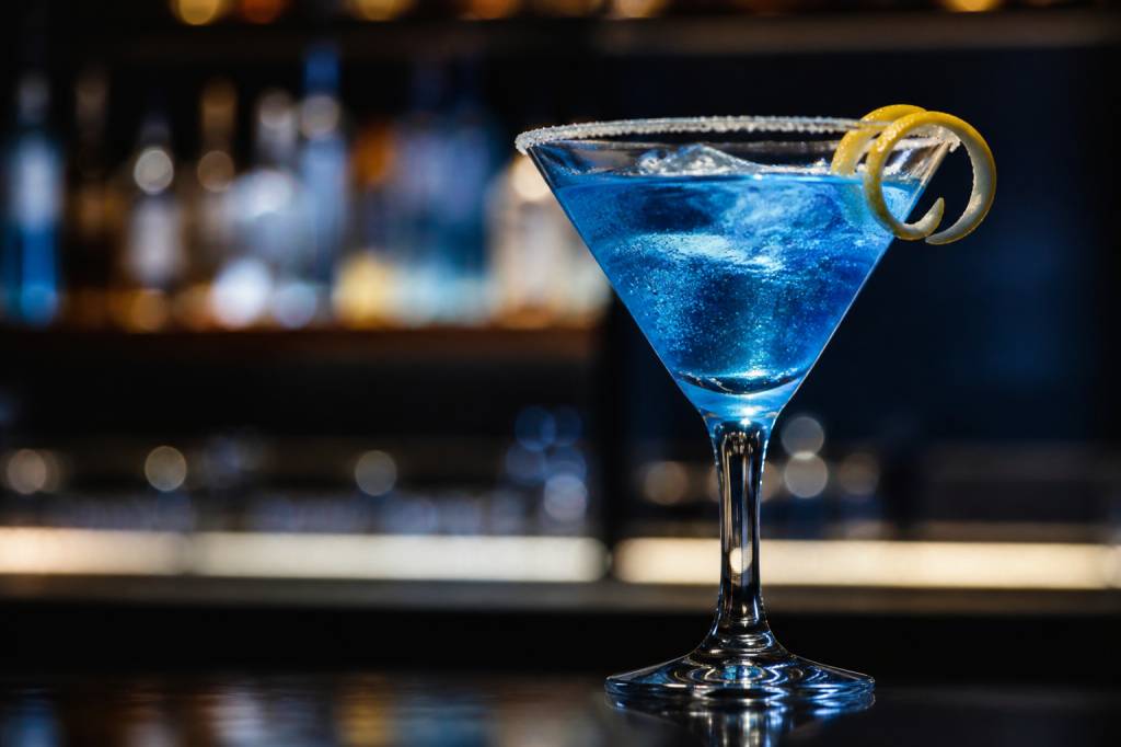 Blue cocktails : recettes, ingrédients et astuces pour des créations azurées