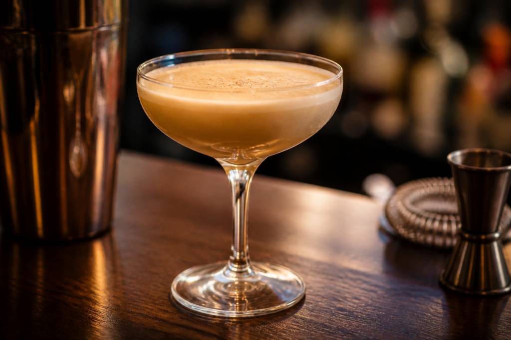 Alexandra cocktail : recette et secrets d’un grand classique de la mixologie